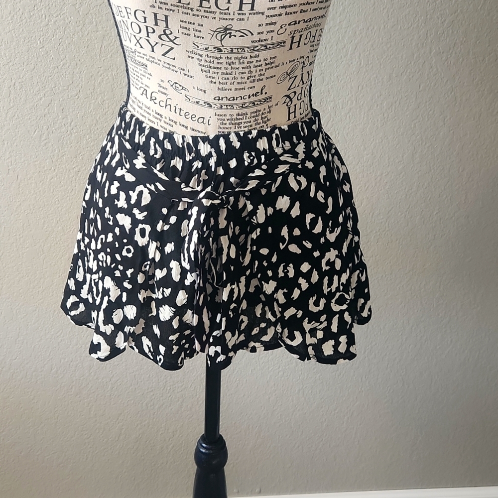 Lulu's Black and White Leopard Print Shorts